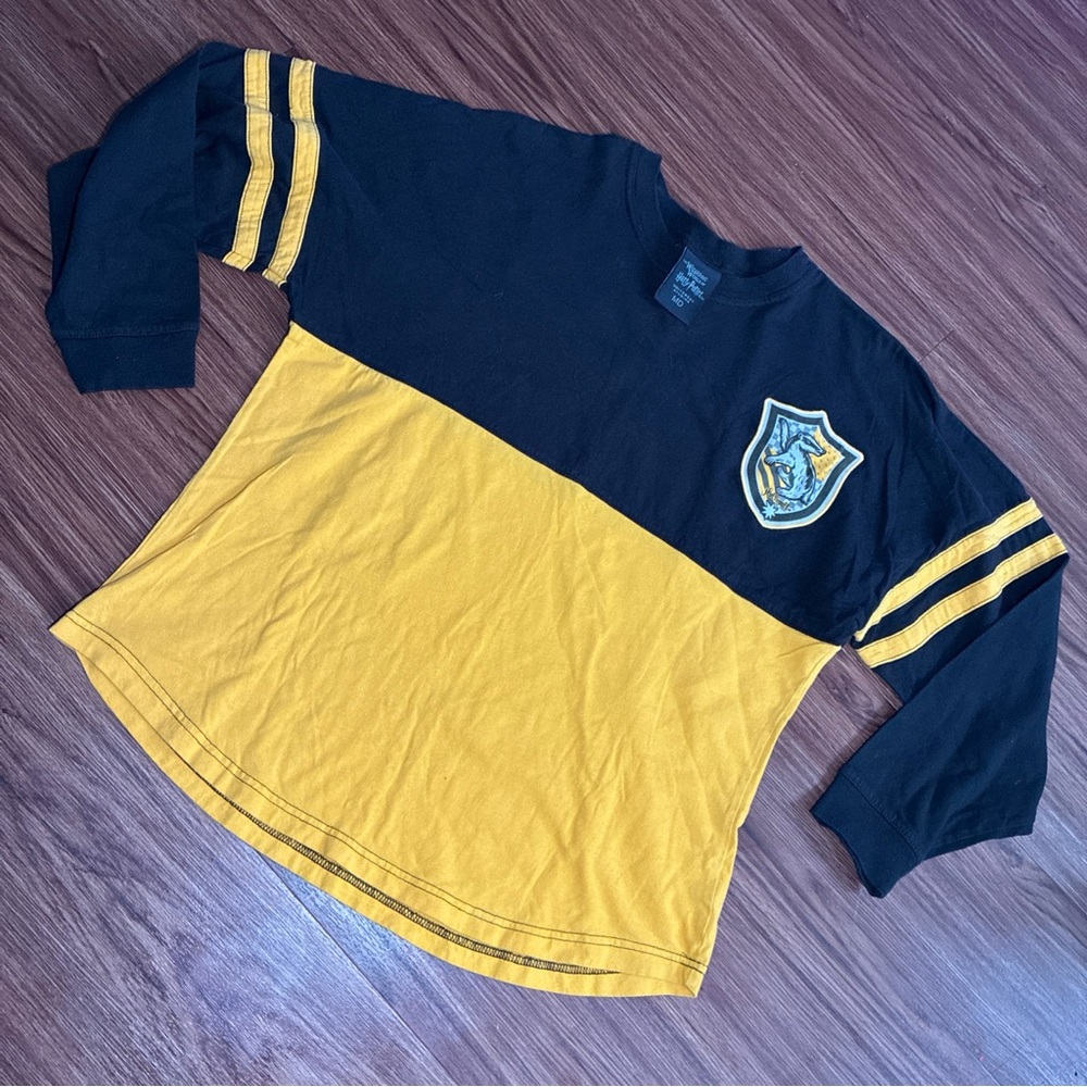 Harry Potter Universal Studios Hufflepuff Long Sleeve Crew Neck T-Shirt Size Med